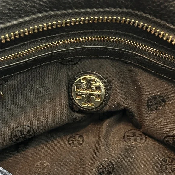 NEW LISTING! LIKE NEW! Tory Burch Black Leather Handbag - Picture 3 of 5
